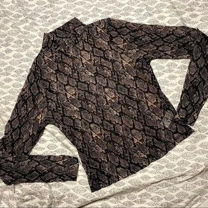 Mesh snakeskin long sleeve top🤍